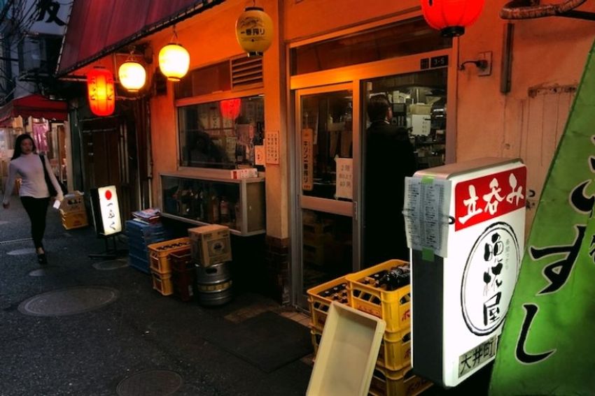 大井町の立ち飲みバーで、看板娘の実家猫が“ワイルド”だった - 11枚目の画像