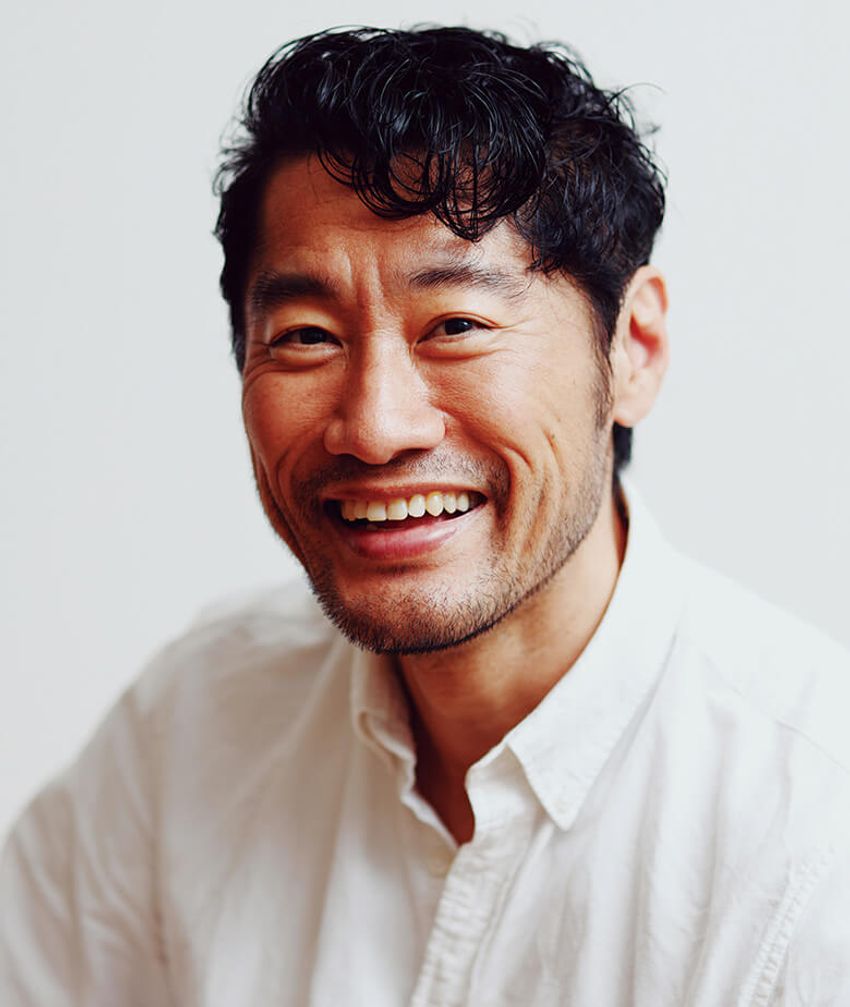 いつもと逆の分け目でボリュームをプラス。ショートの実用ヘアアレンジ術 - 4枚目の画像