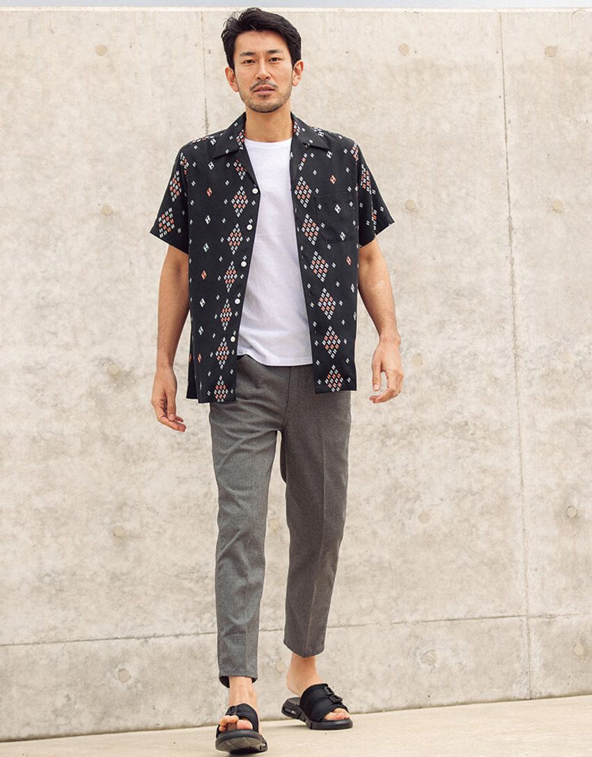 自然体でカッコいい。大人の「開襟シャツ」正しい着こなし4例 - 1枚目の画像