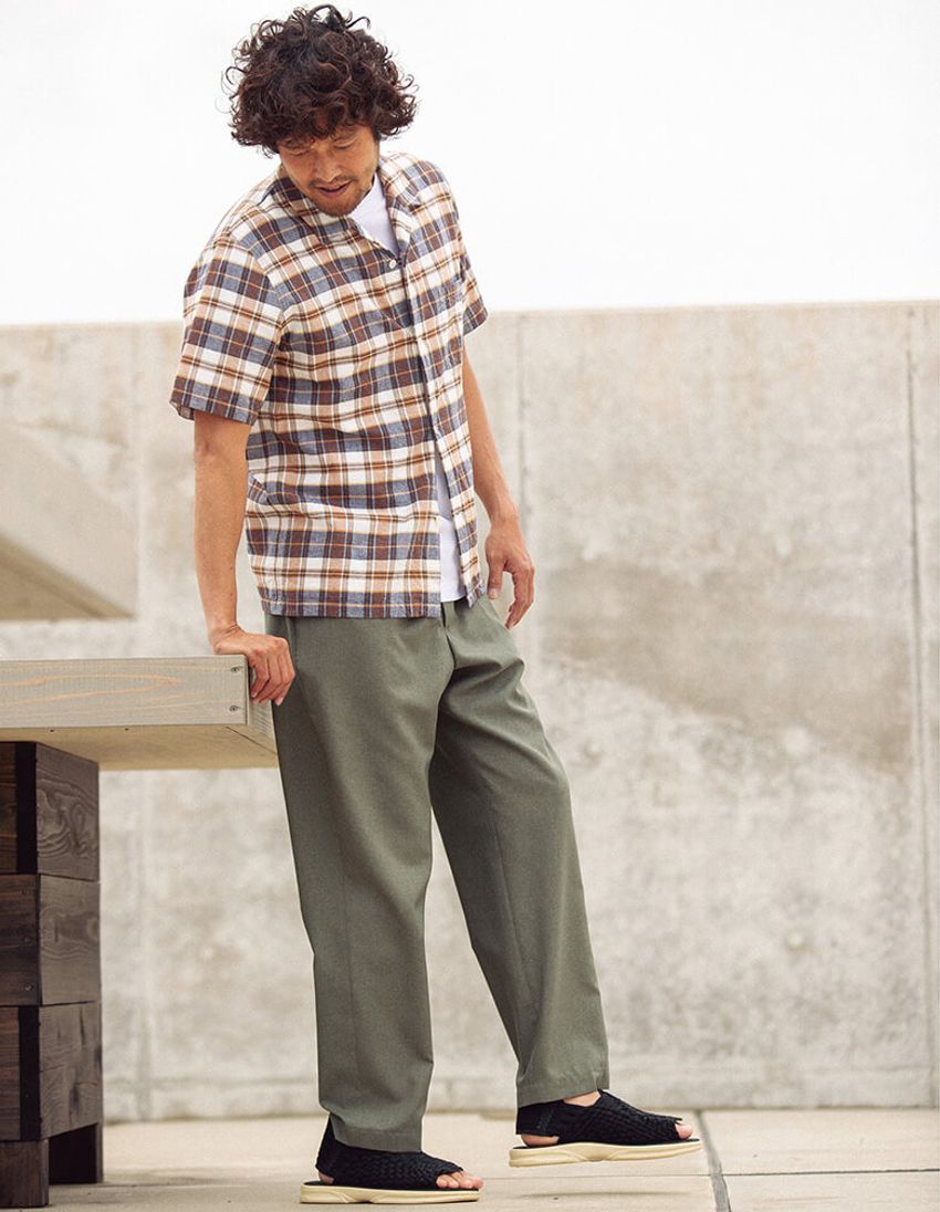 自然体でカッコいい。大人の「開襟シャツ」正しい着こなし4例 - 2枚目の画像