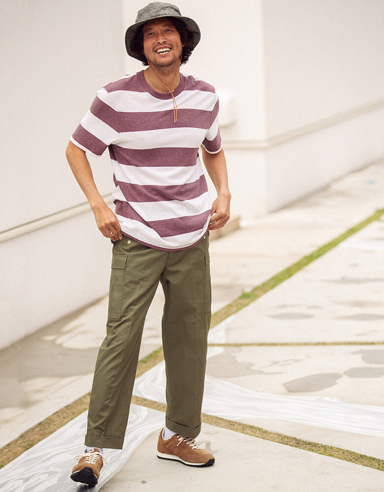 頑丈なリップストップコットンによるカーゴパンツをはいて、夏のアクティブシーンに連れ出そう。