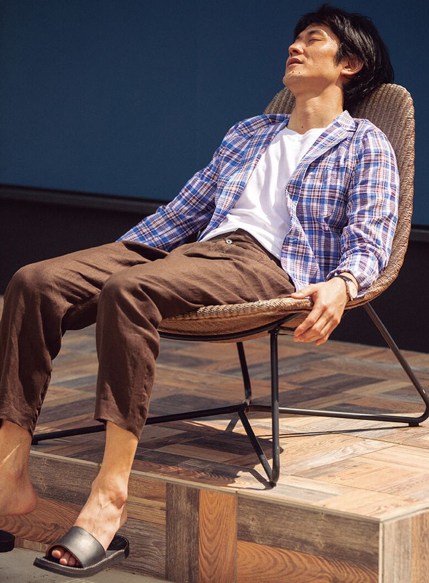 レザーサンダルで、ゆったり感の中にも緊張感を残すマル秘テク - 1枚目の画像