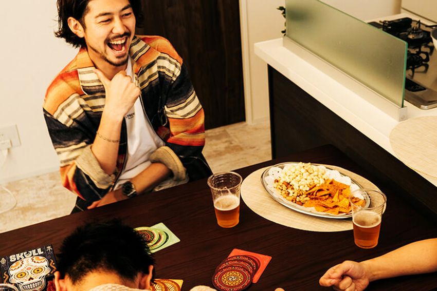 雨の日は、酒を片手に騙し合い！ 男同士が盛り上がる“ブラフ系”アナログゲーム3選 - 7枚目の画像