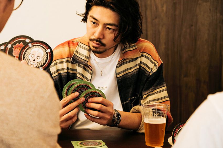 雨の日は、酒を片手に騙し合い！ 男同士が盛り上がる“ブラフ系”アナログゲーム3選 - 5枚目の画像