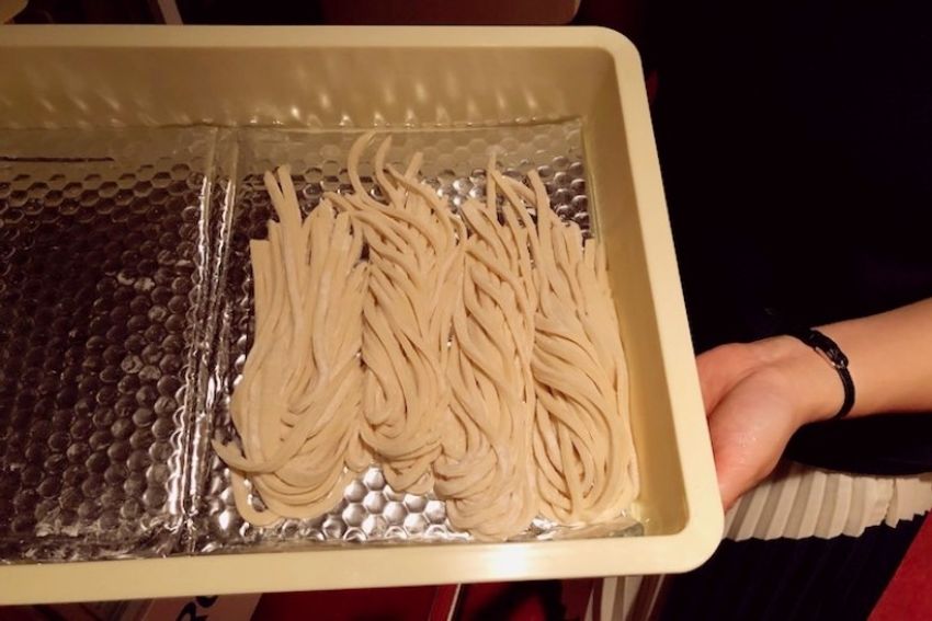 松陰神社前のニュースナックで、看板娘が打ったうどんを堪能した - 12枚目の画像