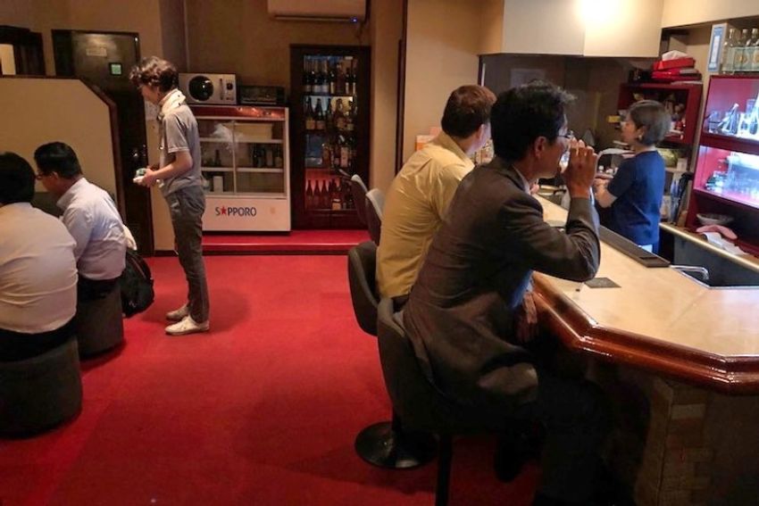 松陰神社前のニュースナックで、看板娘が打ったうどんを堪能した - 4枚目の画像