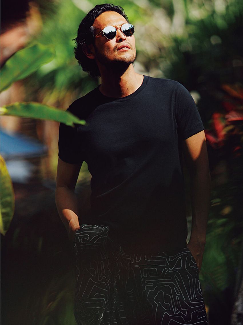 アルマーニさん愛用のネイビーTシャツで目指せ！ 帝王の貫禄 - 1枚目の画像