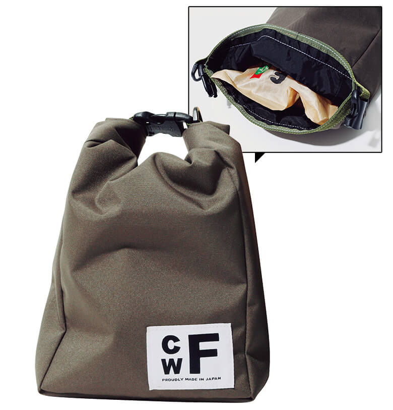 またコメバッグもロールトップ式となっており、2kgと5kgの米袋をそのまま入れて保管・運搬ができる。