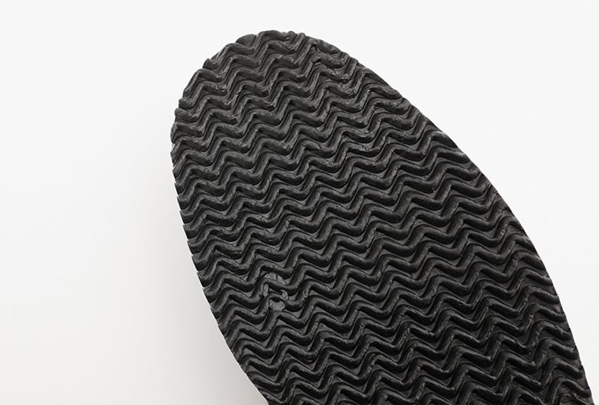 中がジメッとしない仕事靴で、蒸れに、ゲリラ豪雨に、備えよ常に。 - 2枚目の画像