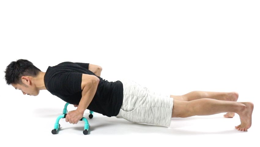 男らしさは大胸筋に宿る。プッシュアップバーを使ったBetterトレーニング - 3枚目の画像