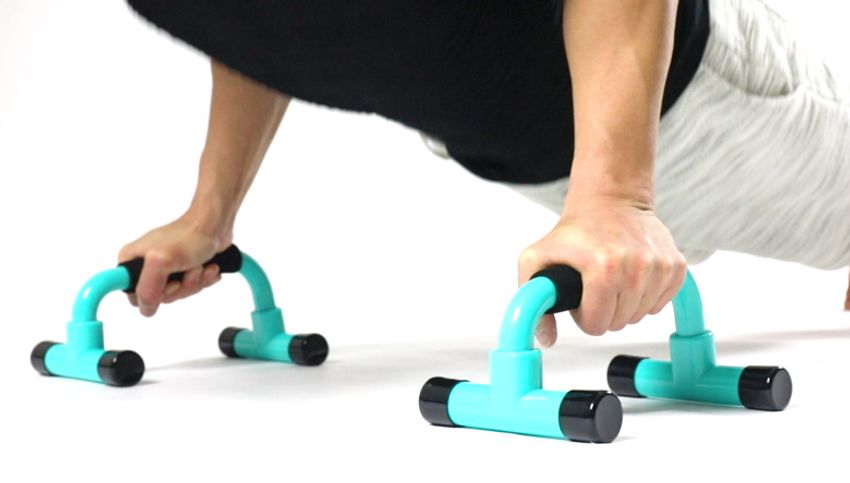 男らしさは大胸筋に宿る。プッシュアップバーを使ったBetterトレーニング - 4枚目の画像