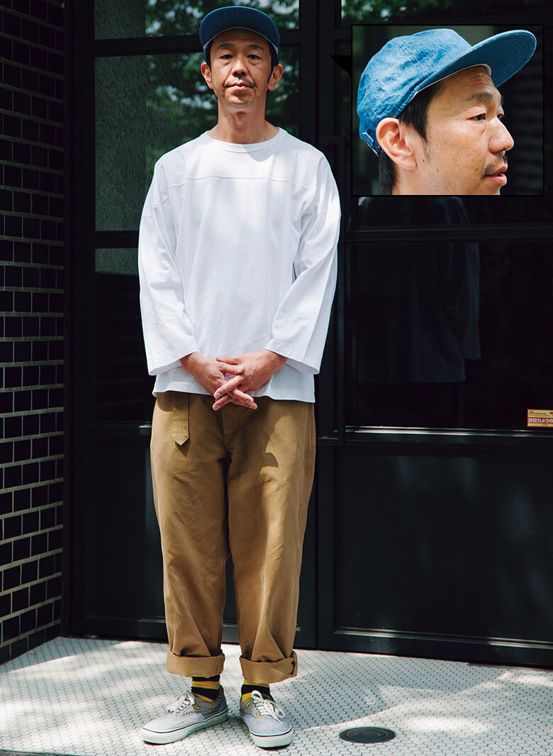 本当にオシャレな人の大セオリーのひとつが、このシンプルさ。キャップで色を入れるくらいが、ちょうどいいのだ。