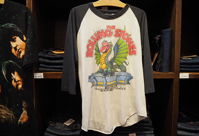 ローリング・ストーンズが1981年に行った伝説的ライブツアー、ドラゴンツアーの際にデザインされたアイテム。