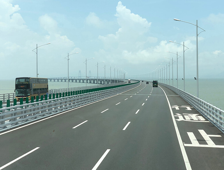 世界最長の海上橋「港珠澳大橋」。全長55kmもある。