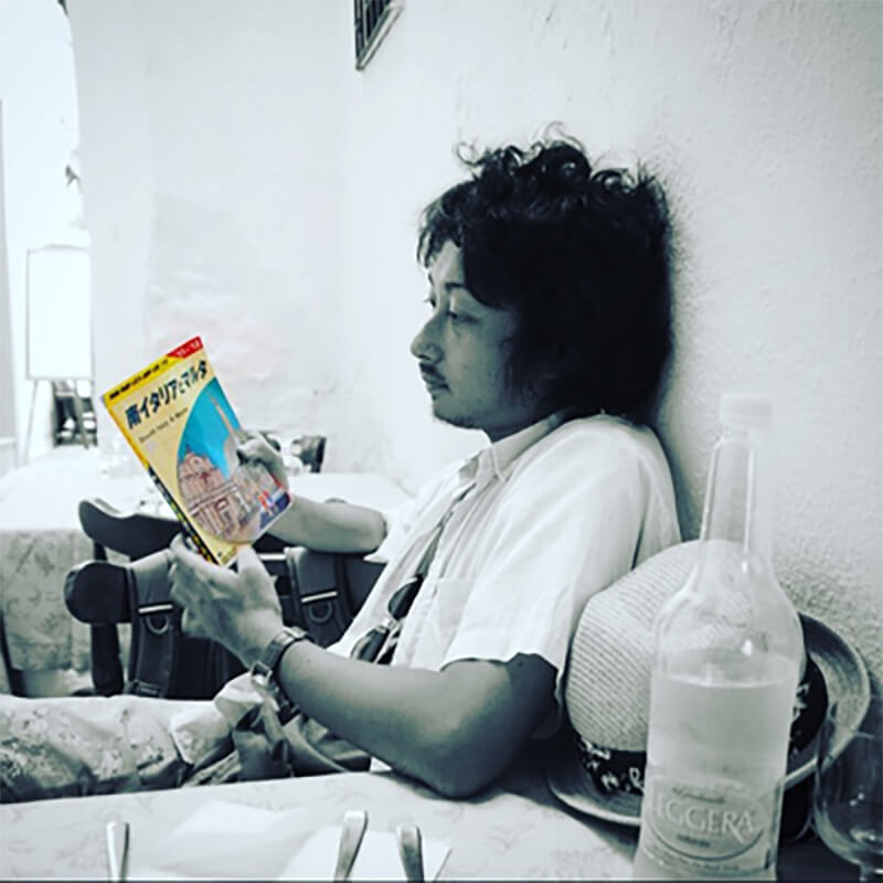 伊澤慶一●1981年生まれ、子持ち。出版社勤務時代には『地球の歩き方』を始め、NY、LA、パリ、ベルリン、モロッコなど世界中のガイドブックを制作。