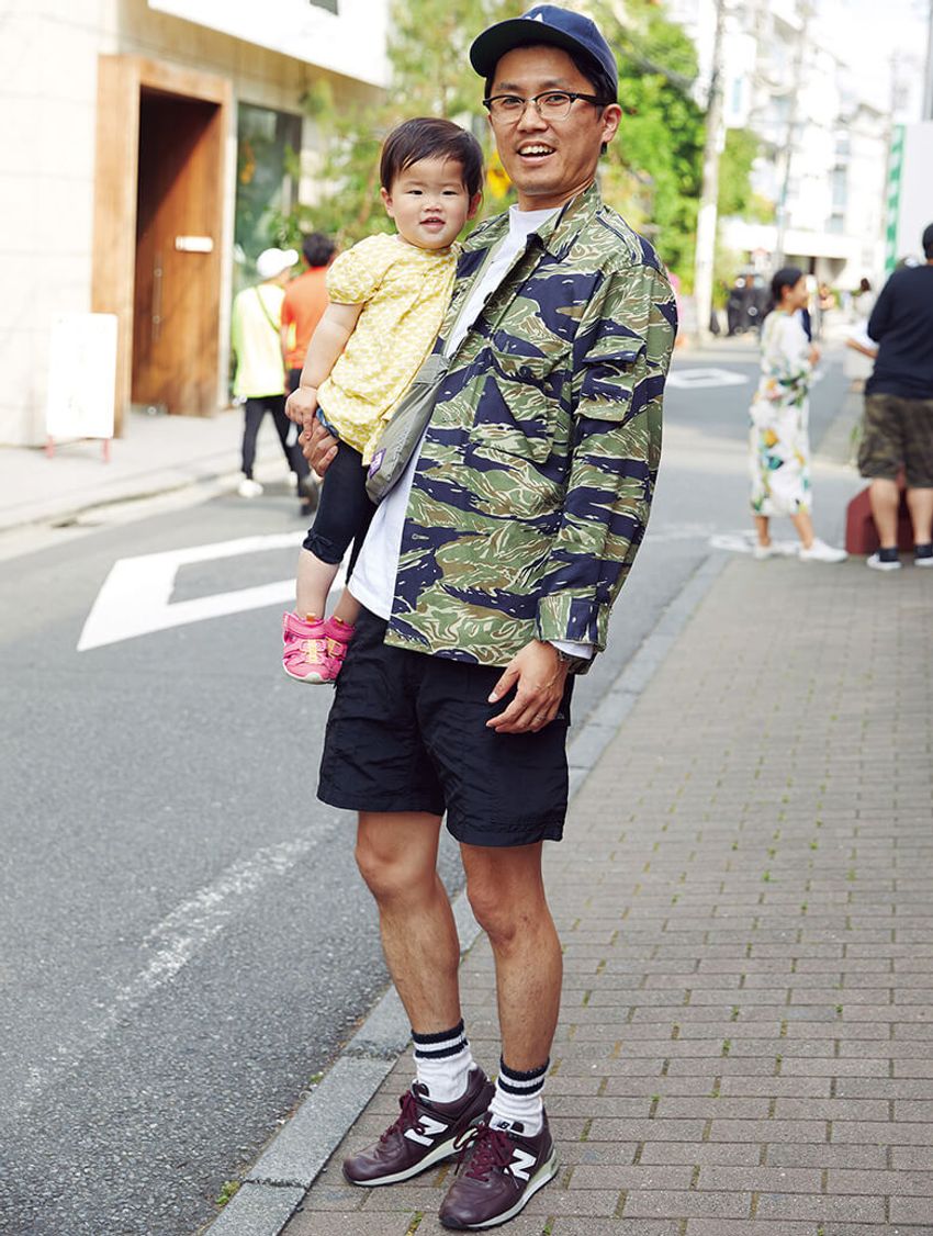 Tシャツにさらっと羽織りたいときの参考になる着こなし4例 - 2枚目の画像