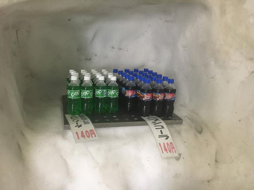 新潟にある日本で唯一の「雪のコンビニ」で、真夏に真冬を体感！ - 4枚目の画像
