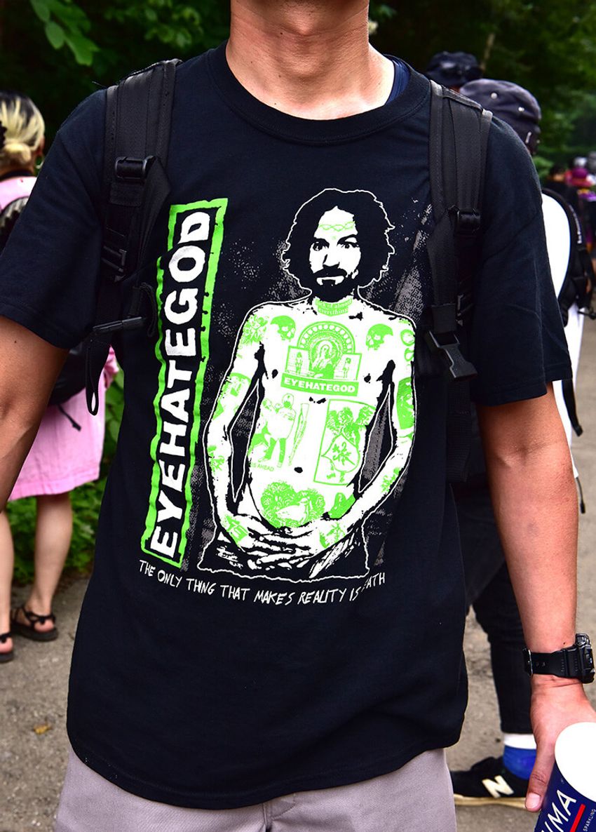 フジロックなのにこのTシャツ？ センスが滲む少数派を9連発 - 9枚目の画像