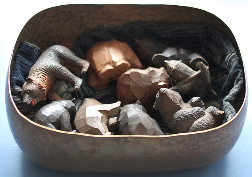 鮭はくわえず、背負うもの。木彫り熊の沼にハマった男に聞いた面白話 - 5枚目の画像