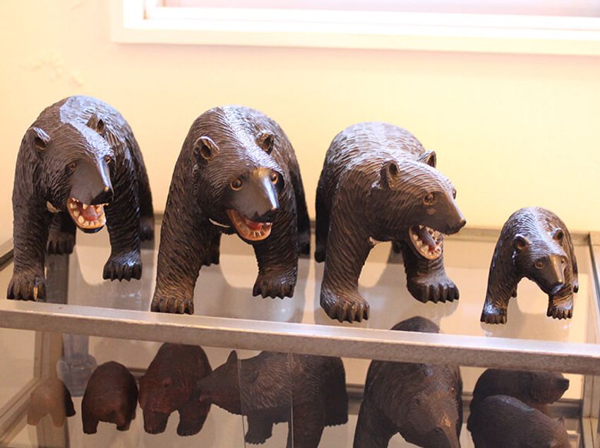 鮭はくわえず、背負うもの。木彫り熊の沼にハマった男に聞いた面白話 - 11枚目の画像