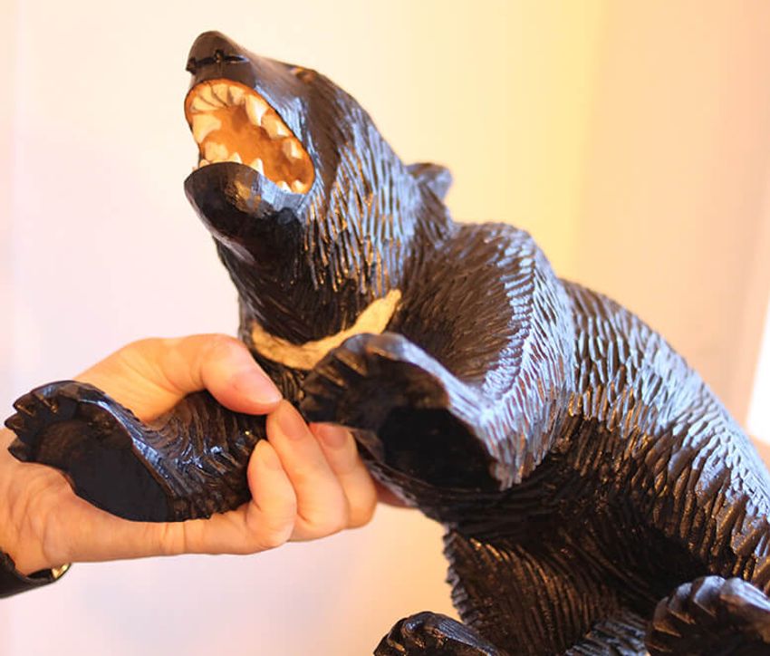 鮭はくわえず、背負うもの。木彫り熊の沼にハマった男に聞いた面白話 - 12枚目の画像