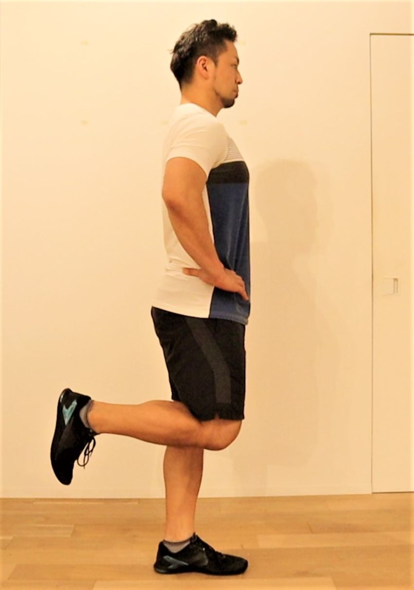 オフ男の待ち時間はいつでも「片足立ち」｜糖質オフ男 - 6枚目の画像