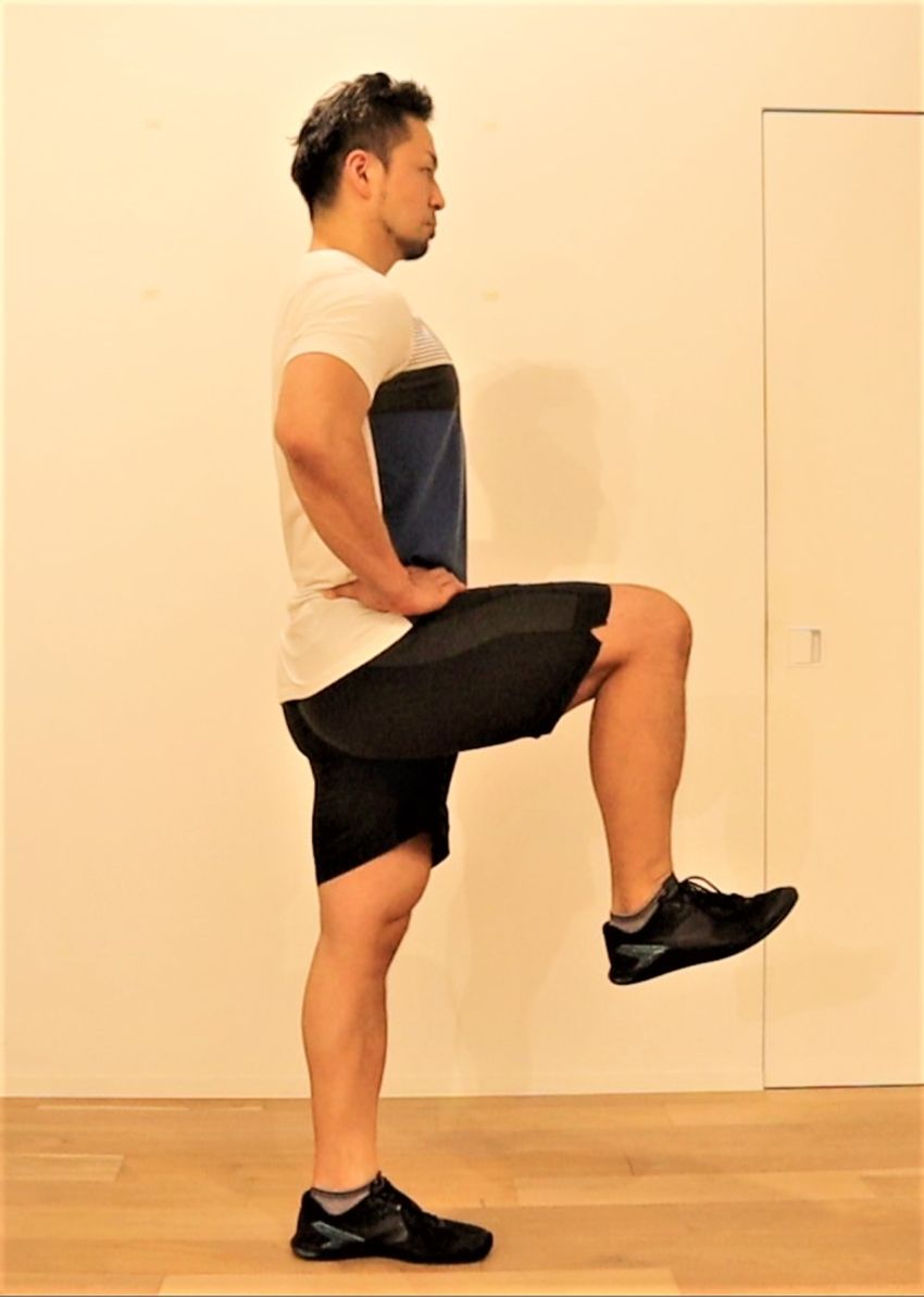 オフ男の待ち時間はいつでも「片足立ち」｜糖質オフ男 - 5枚目の画像