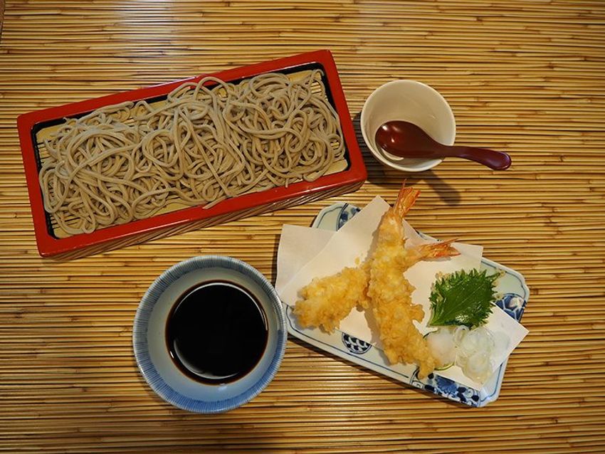 高田漣が人生最後に食べたい、築地「布恒更科」の海老天もり - 3枚目の画像
