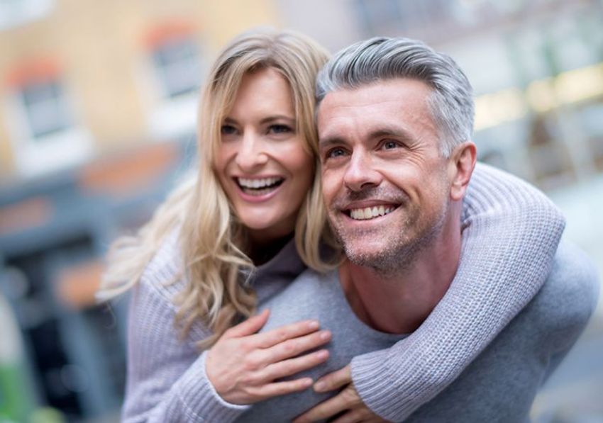 抜く？切る？染める？ 男たちに聞いた白髪との付き合い方 - 3枚目の画像