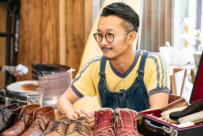 黒ズミが気になるスエード靴、プロの技を覚えればココまで綺麗に！ - 1枚目の画像