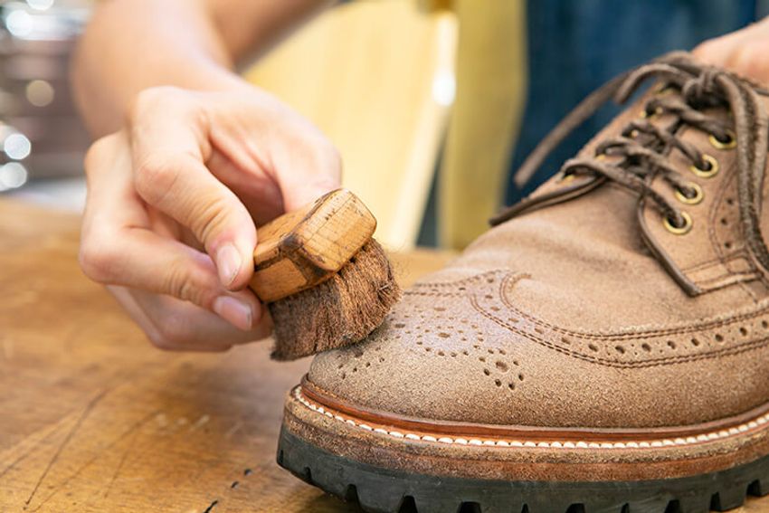 黒ズミが気になるスエード靴、プロの技を覚えればココまで綺麗に！ - 4枚目の画像