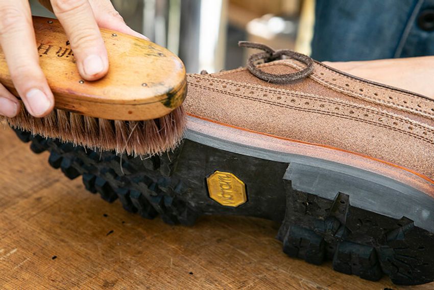 黒ズミが気になるスエード靴、プロの技を覚えればココまで綺麗に！ - 13枚目の画像