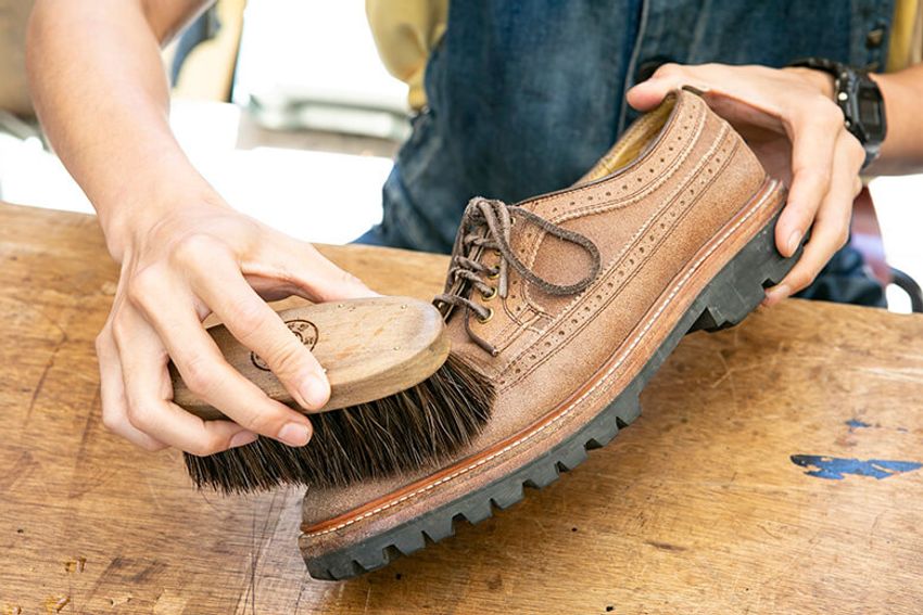 黒ズミが気になるスエード靴、プロの技を覚えればココまで綺麗に！ - 3枚目の画像