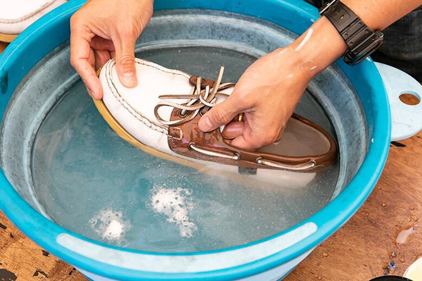 革靴をジャブジャブ丸洗い!? 靴育て研究家に聞いた効果とポイント - 11枚目の画像
