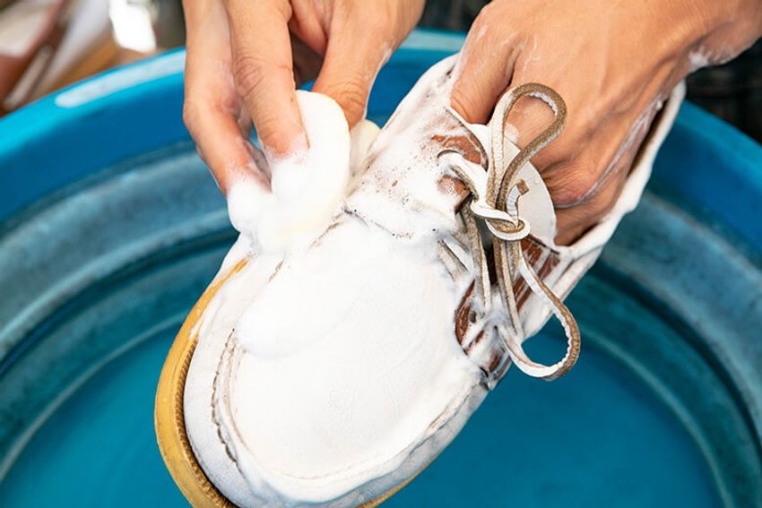 革靴をジャブジャブ丸洗い!? 靴育て研究家に聞いた効果とポイント - 10枚目の画像