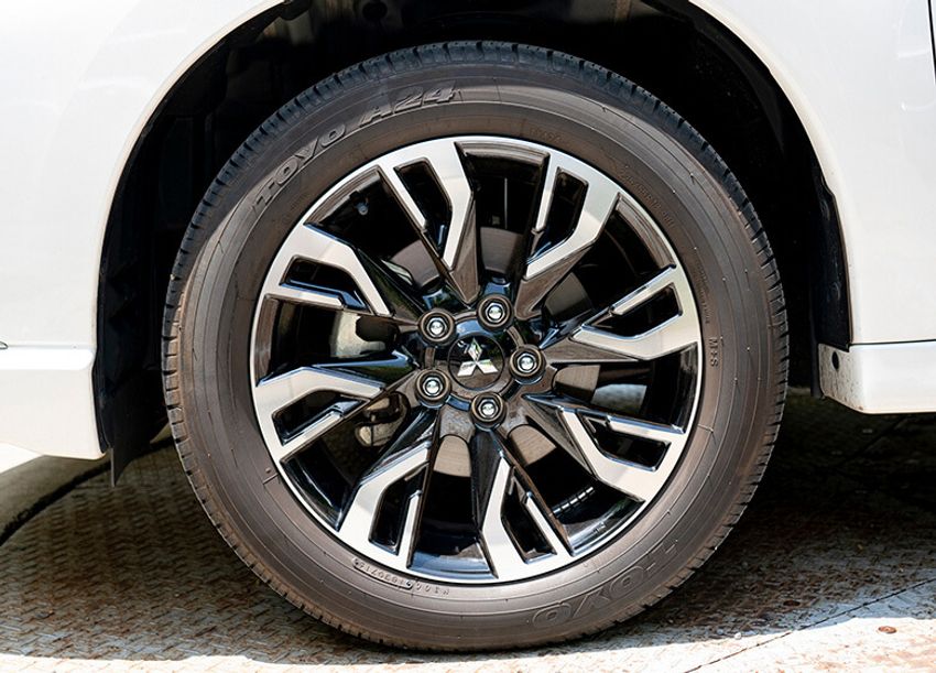 「革靴ではなくサンダルです」365日、思いのまま乗れる三菱・アウトランダーPHEV - 6枚目の画像