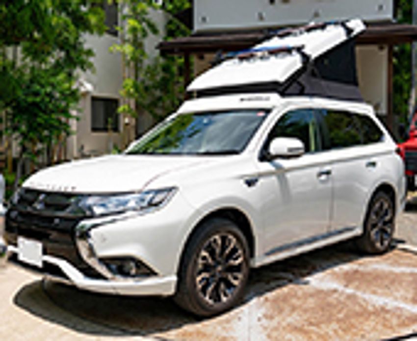 「革靴ではなくサンダルです」365日、思いのまま乗れる三菱・アウトランダーPHEV - 2枚目の画像