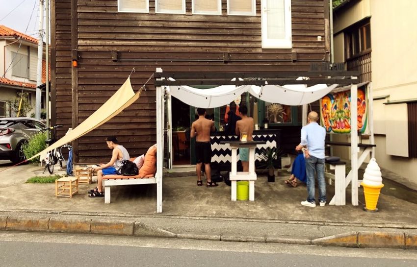 葉山の夏季限定カフェで、留学を控えた看板娘の前途を祈念した - 3枚目の画像