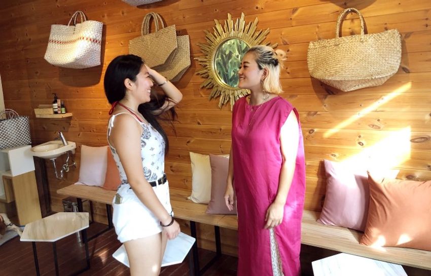 葉山の夏季限定カフェで、留学を控えた看板娘の前途を祈念した - 12枚目の画像