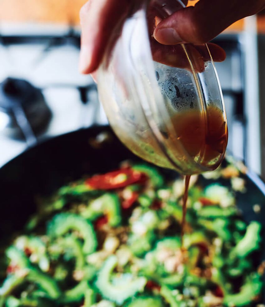 たっぷり “バワンメラ” が決め手の「バリ風ゴーヤチャンプルー」 - 10枚目の画像