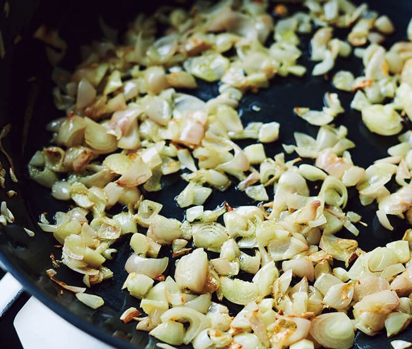 たっぷり “バワンメラ” が決め手の「バリ風ゴーヤチャンプルー」 - 8枚目の画像