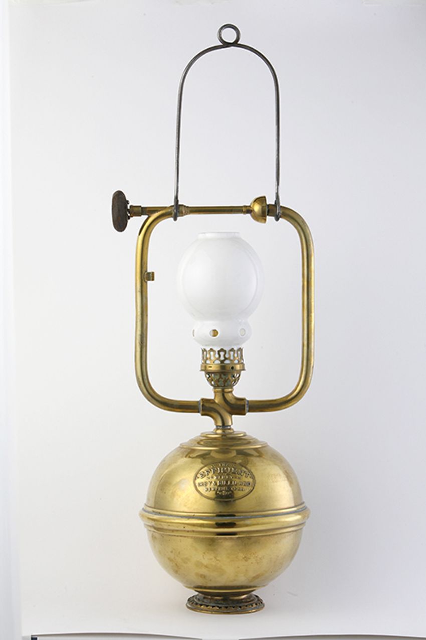 “薬局での出会い”が始まりの世界的ブランド「コールマン」のランタンが信頼される理由 - 2枚目の画像