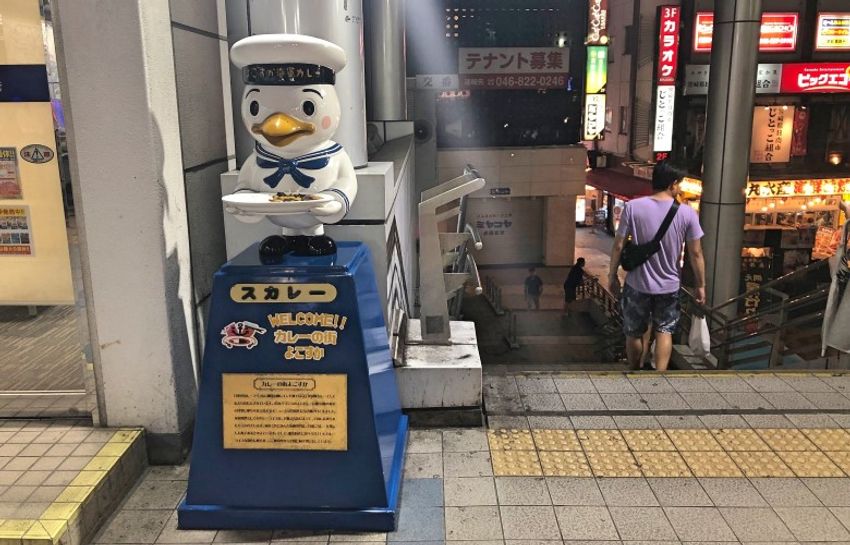 横須賀の老舗バーで、男性不信を克服した看板娘の話に聞き入った - 3枚目の画像