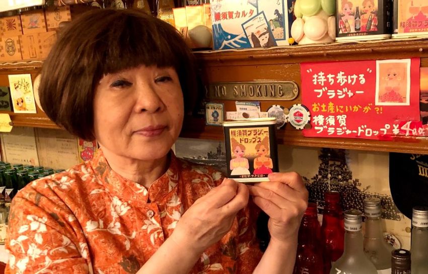 横須賀の老舗バーで、男性不信を克服した看板娘の話に聞き入った - 19枚目の画像