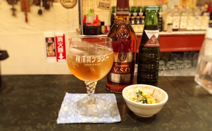 横須賀の老舗バーで、男性不信を克服した看板娘の話に聞き入った - 9枚目の画像