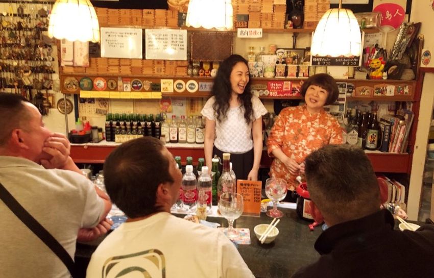 横須賀の老舗バーで、男性不信を克服した看板娘の話に聞き入った - 16枚目の画像