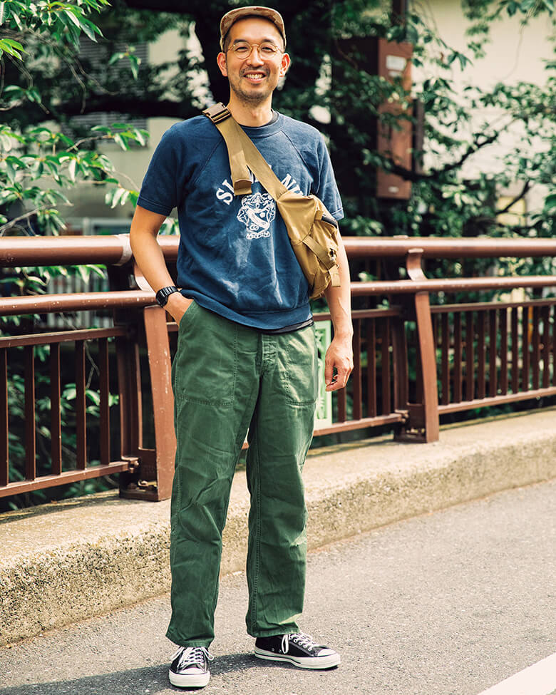 フェード感のあるカットソーと軍パン。テイストを合わせるのって大切だ。