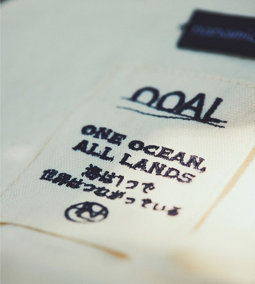 「OOAL」のために作られた新しい生成りのタグ。ナナミカのメッセージがストレートに表現されている。