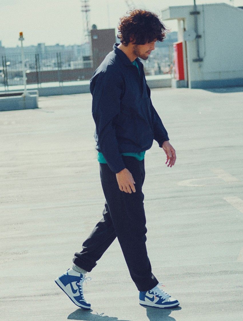 青スニーカーを上手にコーディネイトするコツは補色＆同系色。ついでにオススメ4足も！ - 1枚目の画像