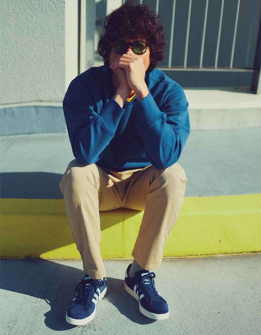 青スニーカーを上手にコーディネイトするコツは補色＆同系色。ついでにオススメ4足も！ - 2枚目の画像